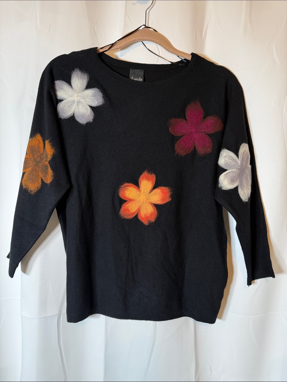 Aaeda Black Floral Appliqué Crewneck Sweater size:S
